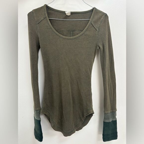 FREE PEOPLE SUNNIE VALLIE DISTRESSED GREEN THERMAL TOP XS - Picture 2 of 5